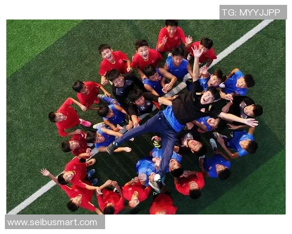 在绿茵场上挥洒汗水与激情的足球对决瞬间